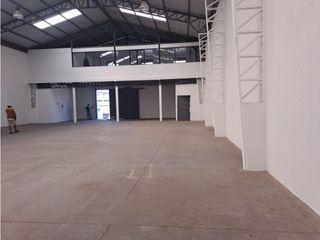 Foto 9 de Sangolqui, Bodega en  Renta, 580m2, 2 Ambientes.