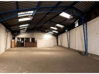 Foto 1 de Pomasqui, Galpón en  Renta, 300m2, 2 Ambientes.
