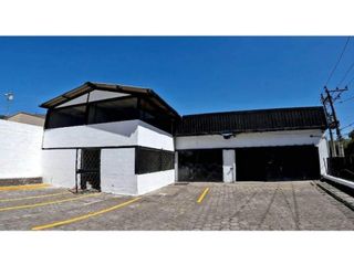 Foto 9 de Pomasqui, Galpón en  Renta, 300m2, 2 Ambientes.