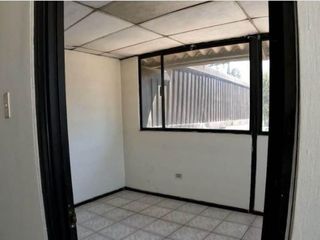 Foto 4 de Pomasqui, Galpón en  Renta, 300m2, 2 Ambientes.