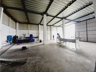 Foto 1 de Carcelén, Galpón en  Renta, 300m2, 1 Ambiente.