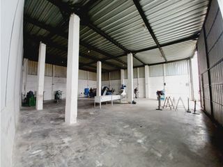 Foto 20 de Carcelén, Galpón en  Renta, 300m2, 1 Ambiente.