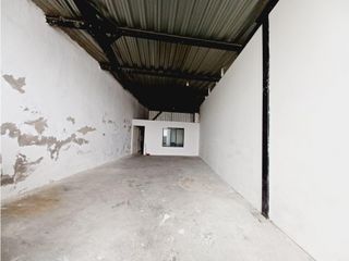 Foto 9 de Carcelén, Galpón en  Renta, 300m2, 1 Ambiente.