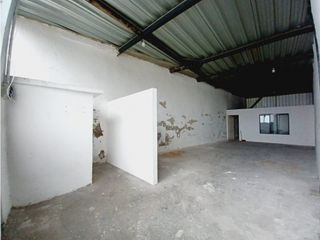 Foto 15 de Carcelén, Galpón en  Renta, 300m2, 1 Ambiente.