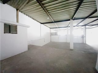 Foto 3 de Carcelén, Galpón en  Renta, 300m2, 2 Ambientes.