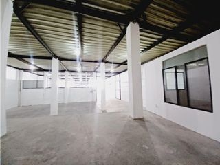 Foto 9 de Carcelén, Galpón en  Renta, 300m2, 2 Ambientes.