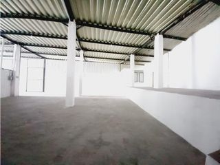 Foto 8 de Carcelén, Galpón en  Renta, 300m2, 2 Ambientes.