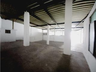 Foto 2 de Carcelén, Galpón en  Renta, 300m2, 2 Ambientes.