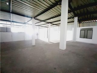 Foto 4 de Carcelén, Galpón en  Renta, 300m2, 2 Ambientes.