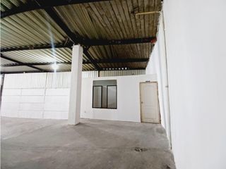 Foto 10 de Carcelén, Galpón en  Renta, 300m2, 2 Ambientes.