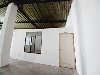 Foto 12 de Carcelén, Galpón en  Renta, 300m2, 2 Ambientes.