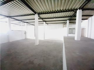 Foto 7 de Carcelén, Galpón en  Renta, 300m2, 2 Ambientes.
