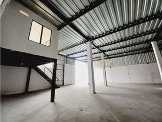 Foto 5 de Carcelén, Galpón en Renta, 240m2, 2 Ambiente.