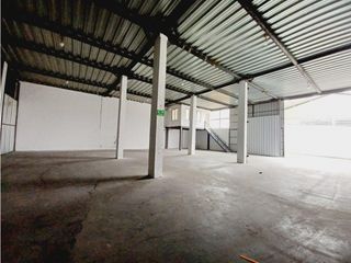 Foto 13 de Carcelén, Galpón en Renta, 240m2, 2 Ambiente.