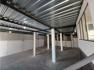 Foto 2 de Carcelén, Galpón en Renta, 240m2, 2 Ambiente.