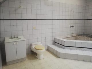 Foto 11 de Cotocollao, Casa Comercial en  Renta, 300m2, 6 Ambientes .