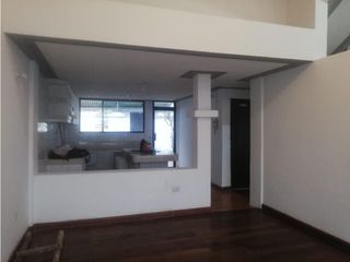 Foto 7 de Cotocollao, Casa Comercial en  Renta, 300m2, 6 Ambientes .