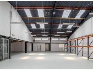 Foto 5 de Santa Lucia, Galpón en  Renta, 2500m2, 30 Ambientes.
