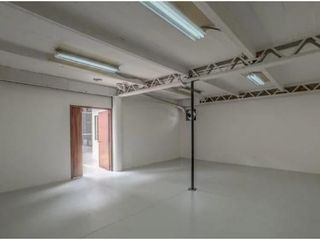 Foto 4 de Santa Lucia, Galpón en  Renta, 2500m2, 30 Ambientes.