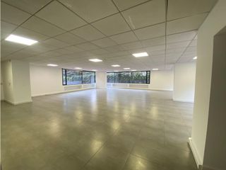 12 de Octubre, Oficina en  Renta, 190m2, 4 Ambientes.