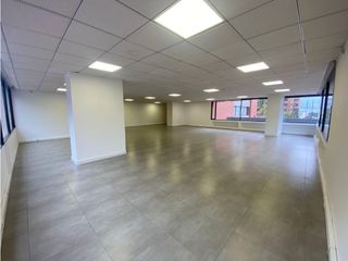 12 de Octubre, Oficina en  Renta, 190m2, 4 Ambientes.