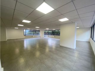 12 de Octubre, Oficina en  Renta, 190m2, 4 Ambientes.