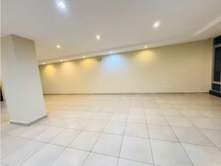Foto 3 de El Jardín, Edificio Clifford Local Comercial  en  Renta, 130m2, 1 Ambiente, 2 Baños, 1 Bodega.