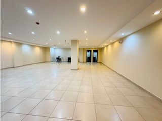 Foto 12 de El Jardín, Edificio Clifford Local Comercial  en  Renta, 130m2, 1 Ambiente, 2 Baños, 1 Bodega.