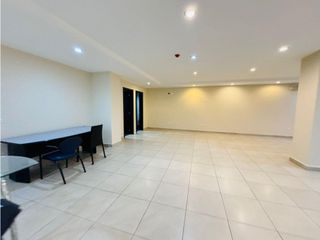 Foto 2 de El Jardín, Edificio Clifford Local Comercial  en Venta, 130m2, 1 Ambiente, 2 Baños, 1 Bodega.