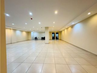 Foto 3 de El Jardín, Edificio Clifford Local Comercial  en Venta, 130m2, 1 Ambiente, 2 Baños, 1 Bodega.