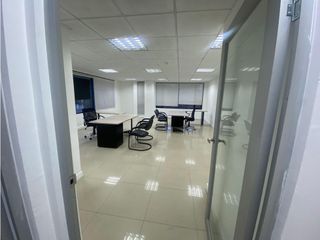 12 de Octubre, Oficina en  Renta, 220m2, 1 Ambiente.