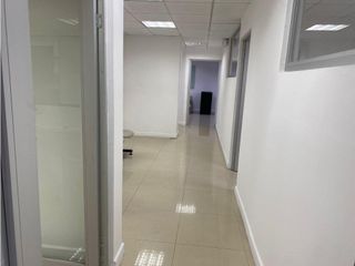 12 de Octubre, Oficina en  Renta, 220m2, 1 Ambiente.