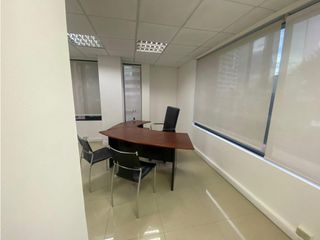 12 de Octubre, Oficina en  Renta, 220m2, 1 Ambiente.