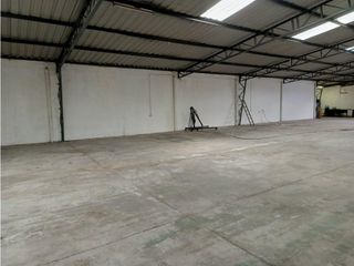 Foto 10 de Carcelén, Galpón en  Renta, 450m2, 1 Ambiente, 1 Baño.