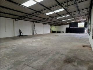 Foto 12 de Carcelén, Galpón en  Renta, 450m2, 1 Ambiente, 1 Baño.