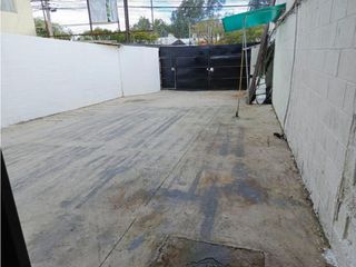 Foto 7 de Carcelén, Galpón en  Renta, 450m2, 1 Ambiente, 1 Baño.