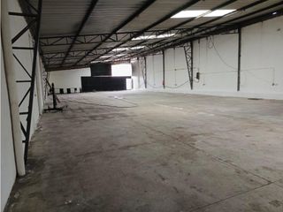 Foto 8 de Carcelén, Galpón en  Renta, 450m2, 1 Ambiente, 1 Baño.