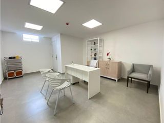 Foto 7 de Vozandes, Oficina en  Renta, 30m2, 1 Ambiente , 1 Baño.