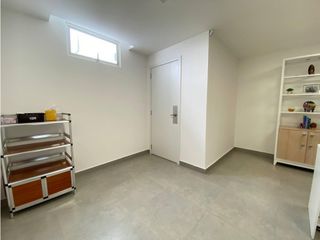 Foto 8 de Vozandes, Oficina en  Renta, 30m2, 1 Ambiente , 1 Baño.