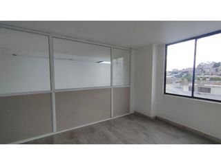 Foto 14 de Santa Lucía, Oficina en  Renta, 200m2, 6 Ambiente, 2 baños, 1 Parqueadero.