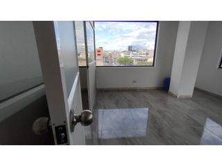 Foto 2 de Santa Lucía, Oficina en  Renta, 200m2, 6 Ambiente, 2 baños, 1 Parqueadero.