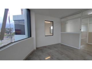 Foto 7 de Santa Lucía, Oficina en  Renta, 200m2, 6 Ambiente, 2 baños, 1 Parqueadero.