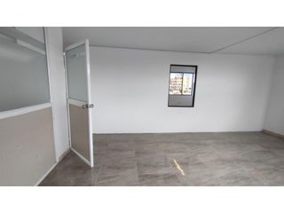 Foto 16 de Santa Lucía, Oficina en  Renta, 200m2, 6 Ambiente, 2 baños, 1 Parqueadero.