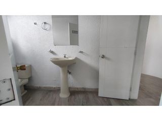 Foto 10 de Santa Lucía, Oficina en  Renta, 200m2, 6 Ambiente, 2 baños, 1 Parqueadero.