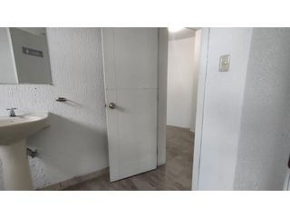 Foto 11 de Santa Lucía, Oficina en  Renta, 200m2, 6 Ambiente, 2 baños, 1 Parqueadero.