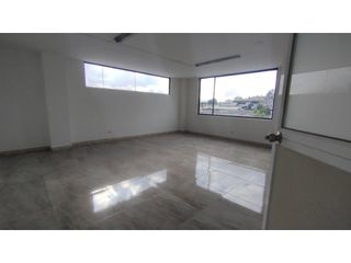 Foto 13 de Santa Lucía, Oficina en  Renta, 200m2, 6 Ambiente, 2 baños, 1 Parqueadero.