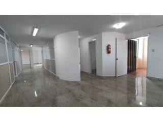 Foto 8 de Santa Lucía, Oficina en  Renta, 200m2, 6 Ambiente, 2 baños, 1 Parqueadero.