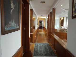 Foto 2 de La Orellana, Oficina en  Renta, 244m2, 9 Ambientes, 8 Baños.