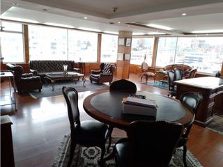 Foto 5 de La Orellana, Oficina en  Renta, 244m2, 9 Ambientes, 8 Baños.