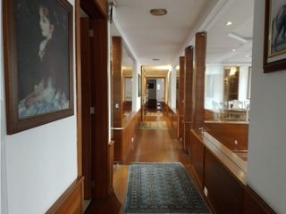 Foto 11 de La Orellana, Oficina en  Renta, 244m2, 9 Ambientes, 8 Baños.
